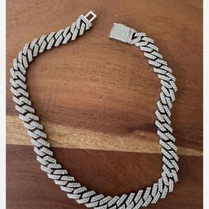 Elegant Silver Necklace